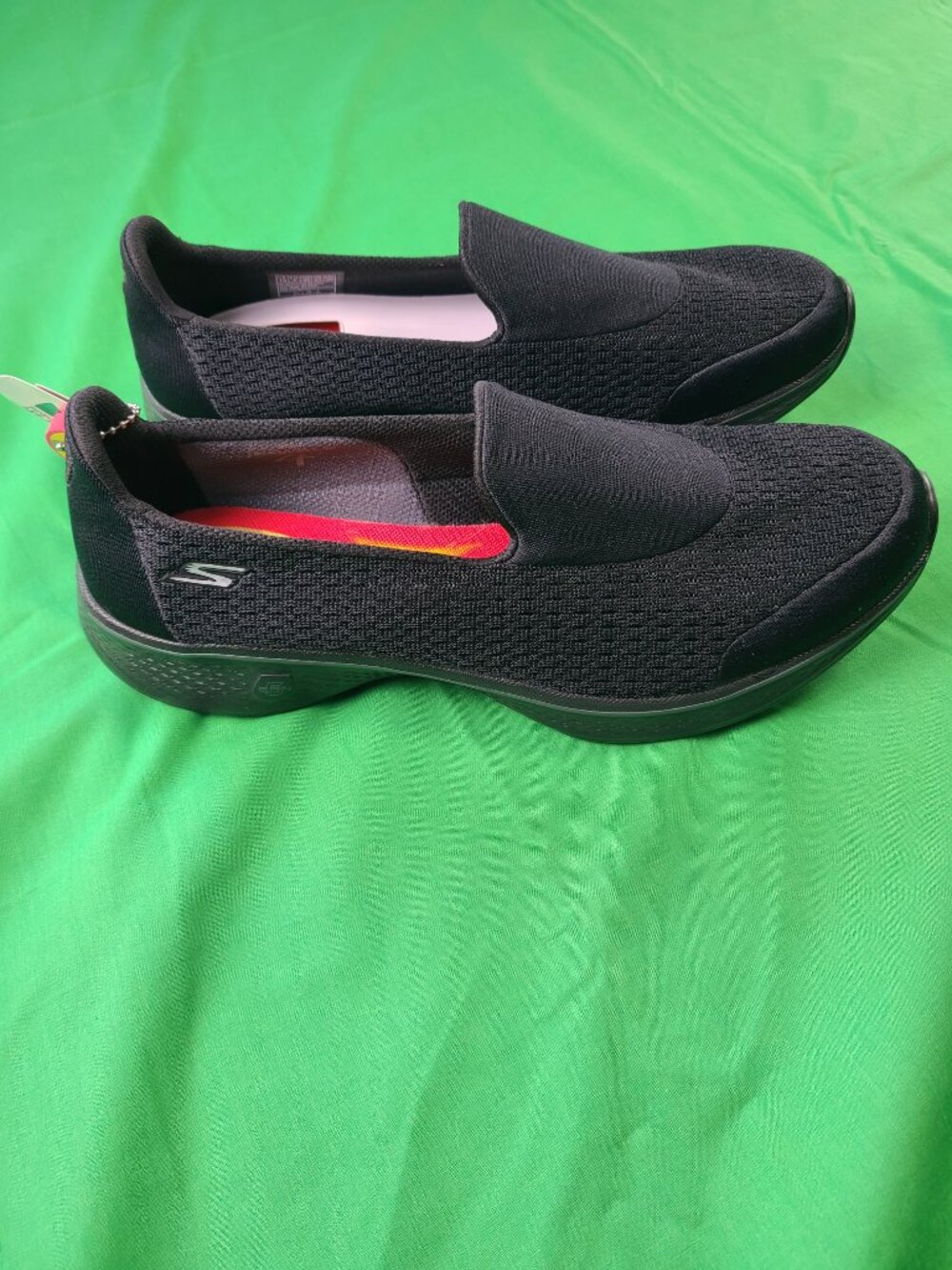 Skechers Goga Max Performance Shoes Women's 10 Black New - Picture 2 of 13